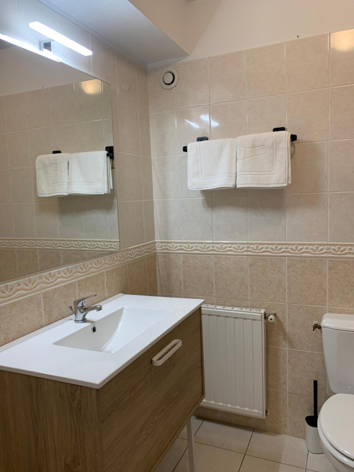Agreable Maison Meublee Cherbourg-en-Cotentin Buitenkant foto